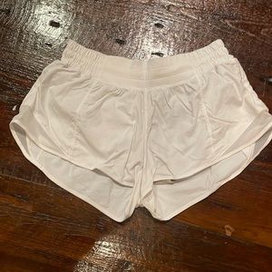 Lululemon size 6 white hottie, hot short